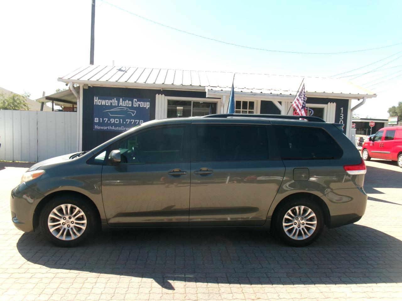 Toyota Sienna XLE FWD 8-Passenger V6 2012