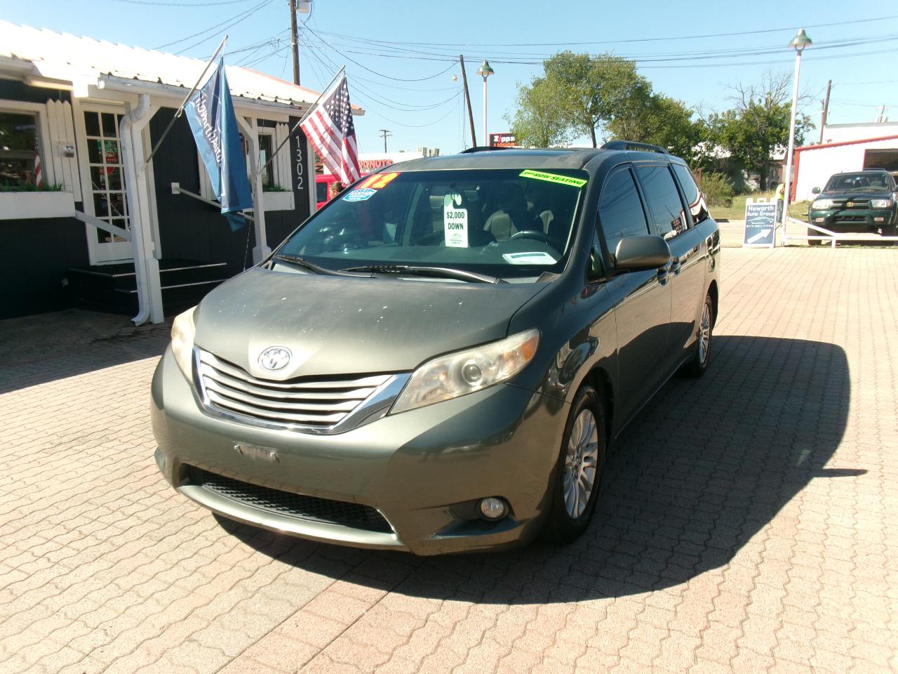 Toyota Sienna XLE FWD 8-Passenger V6 2012