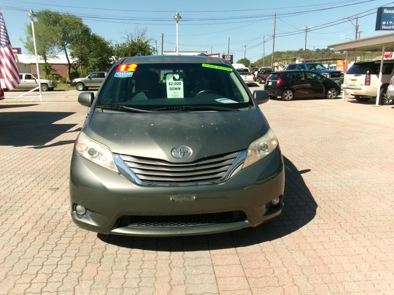 Toyota Sienna XLE FWD 8-Passenger V6 2012