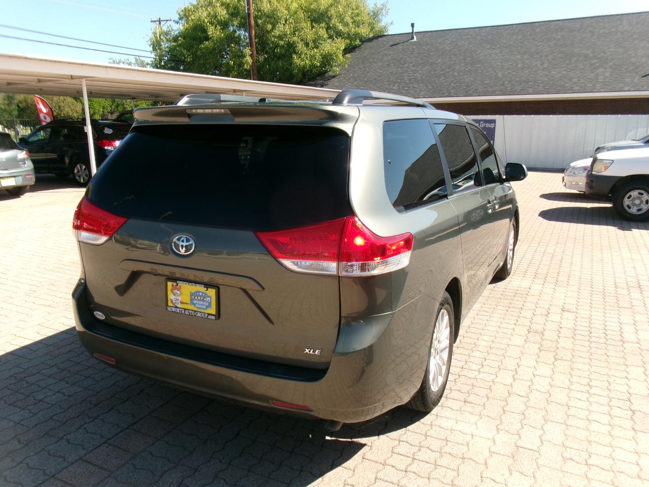 Toyota Sienna XLE FWD 8-Passenger V6 2012