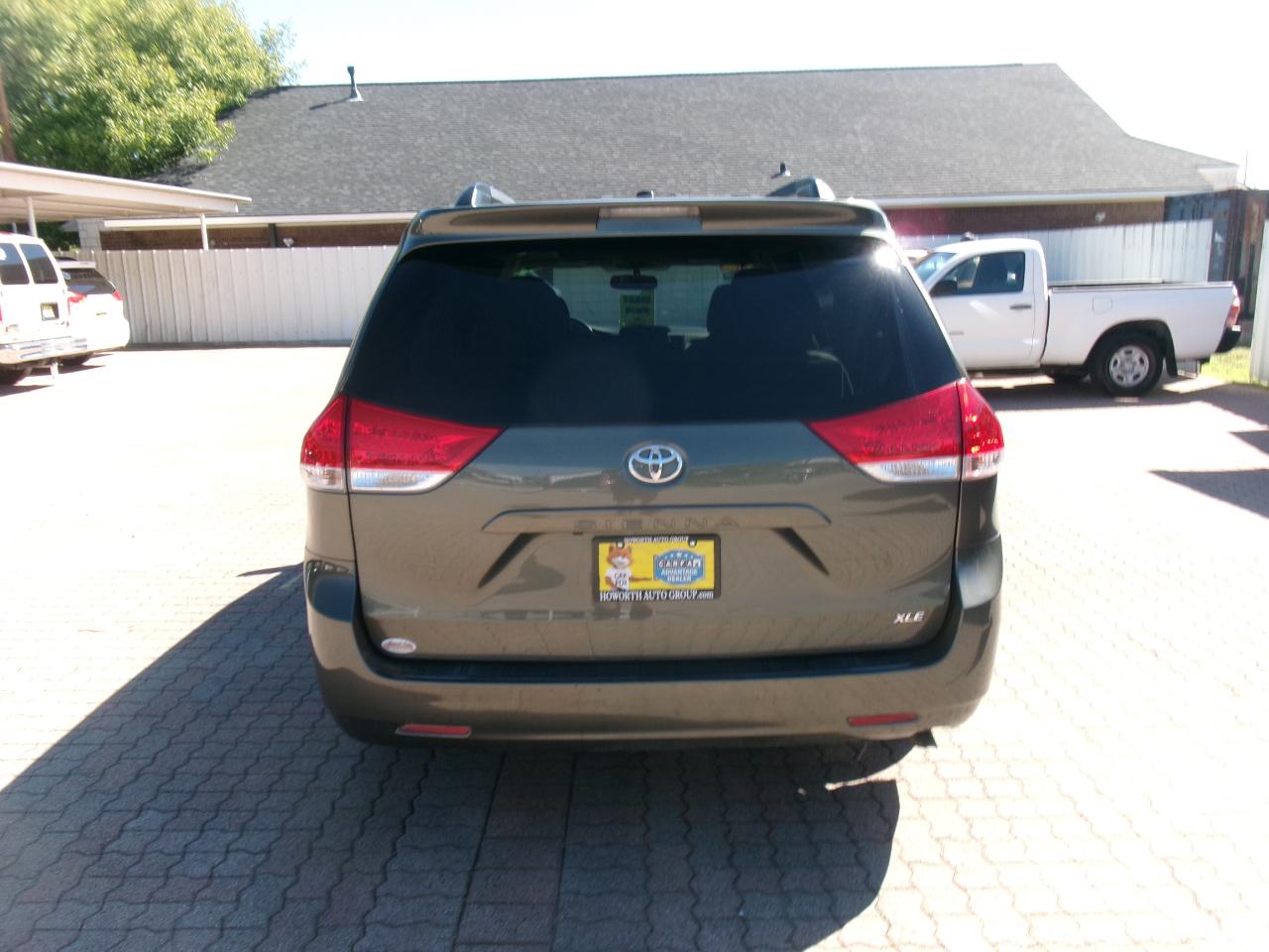 Toyota Sienna XLE FWD 8-Passenger V6 2012