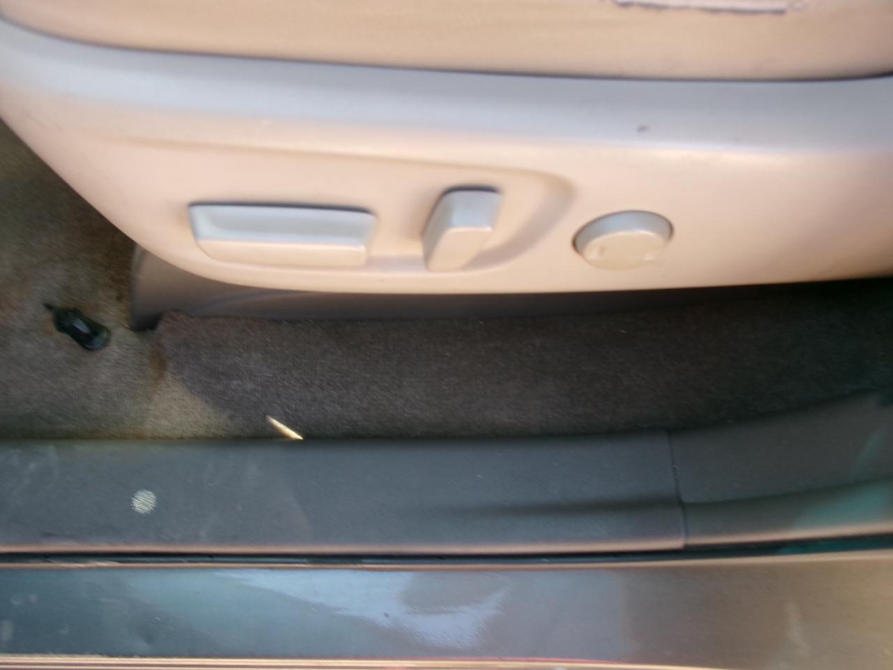 Toyota Sienna XLE FWD 8-Passenger V6 2012