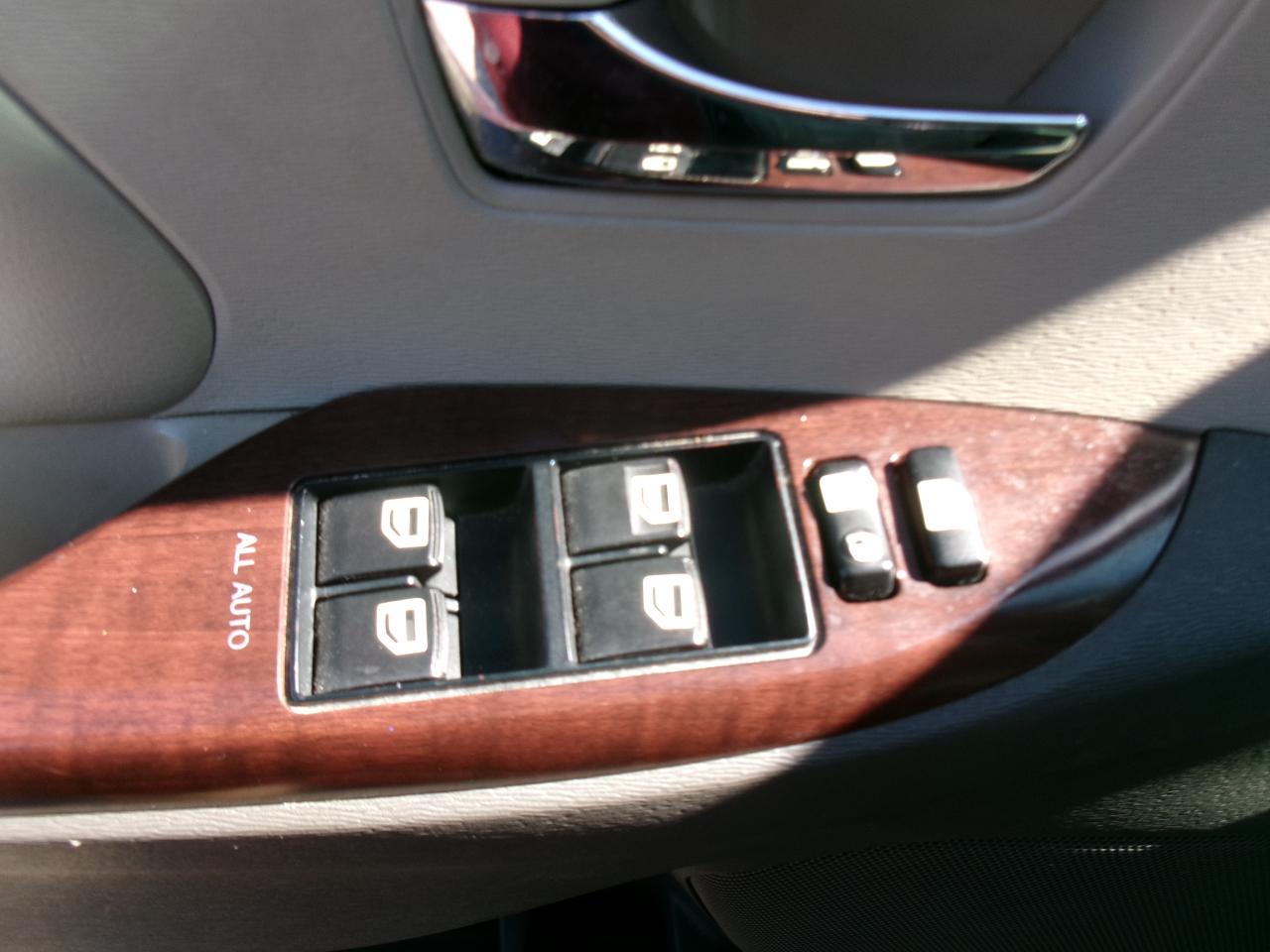 Toyota Sienna XLE FWD 8-Passenger V6 2012