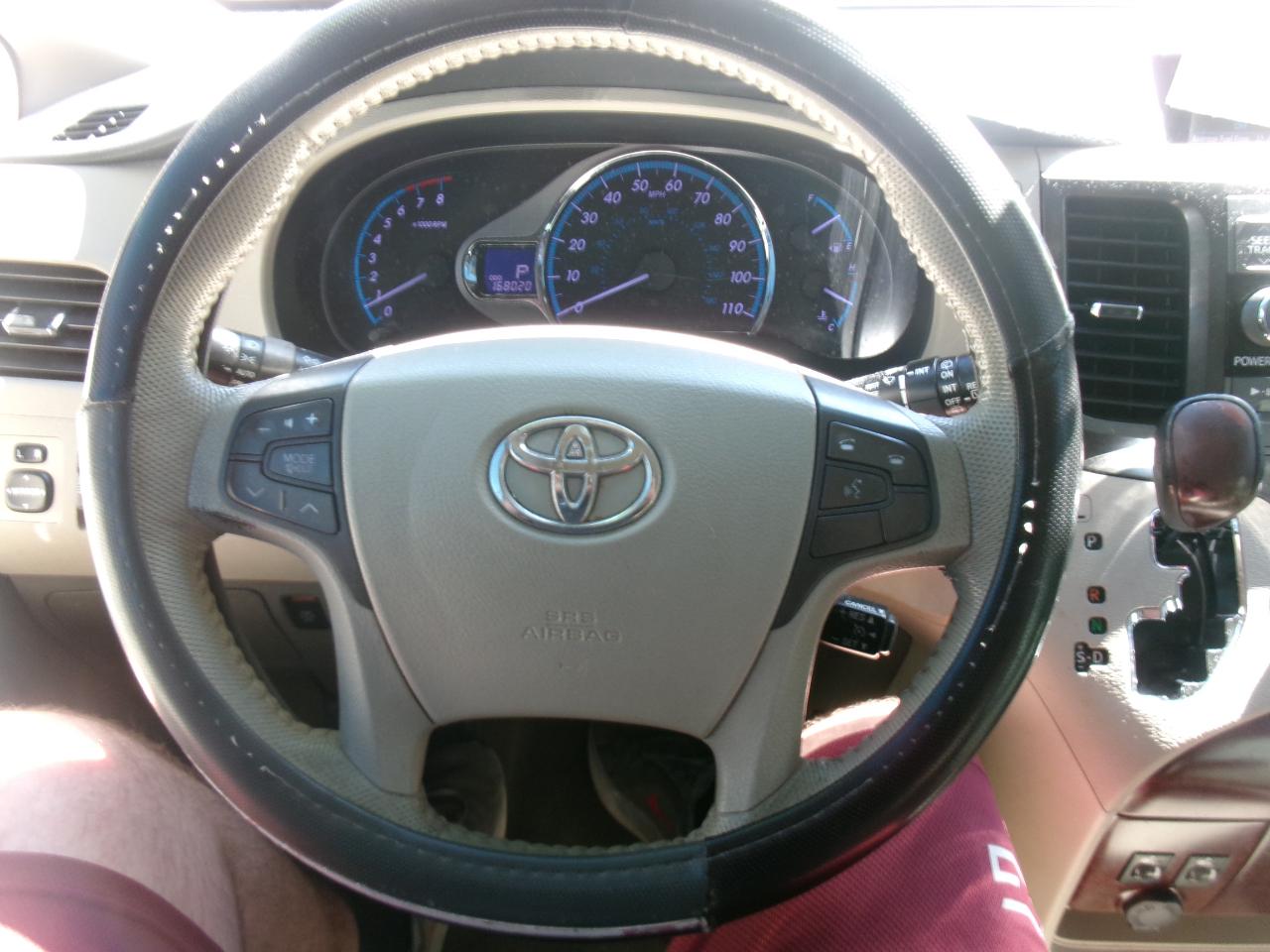 Toyota Sienna XLE FWD 8-Passenger V6 2012