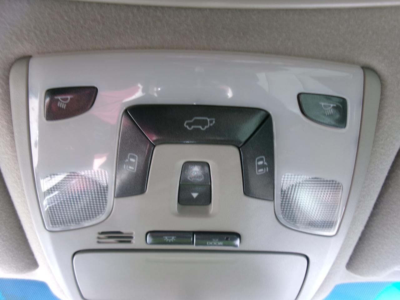 Toyota Sienna XLE FWD 8-Passenger V6 2012