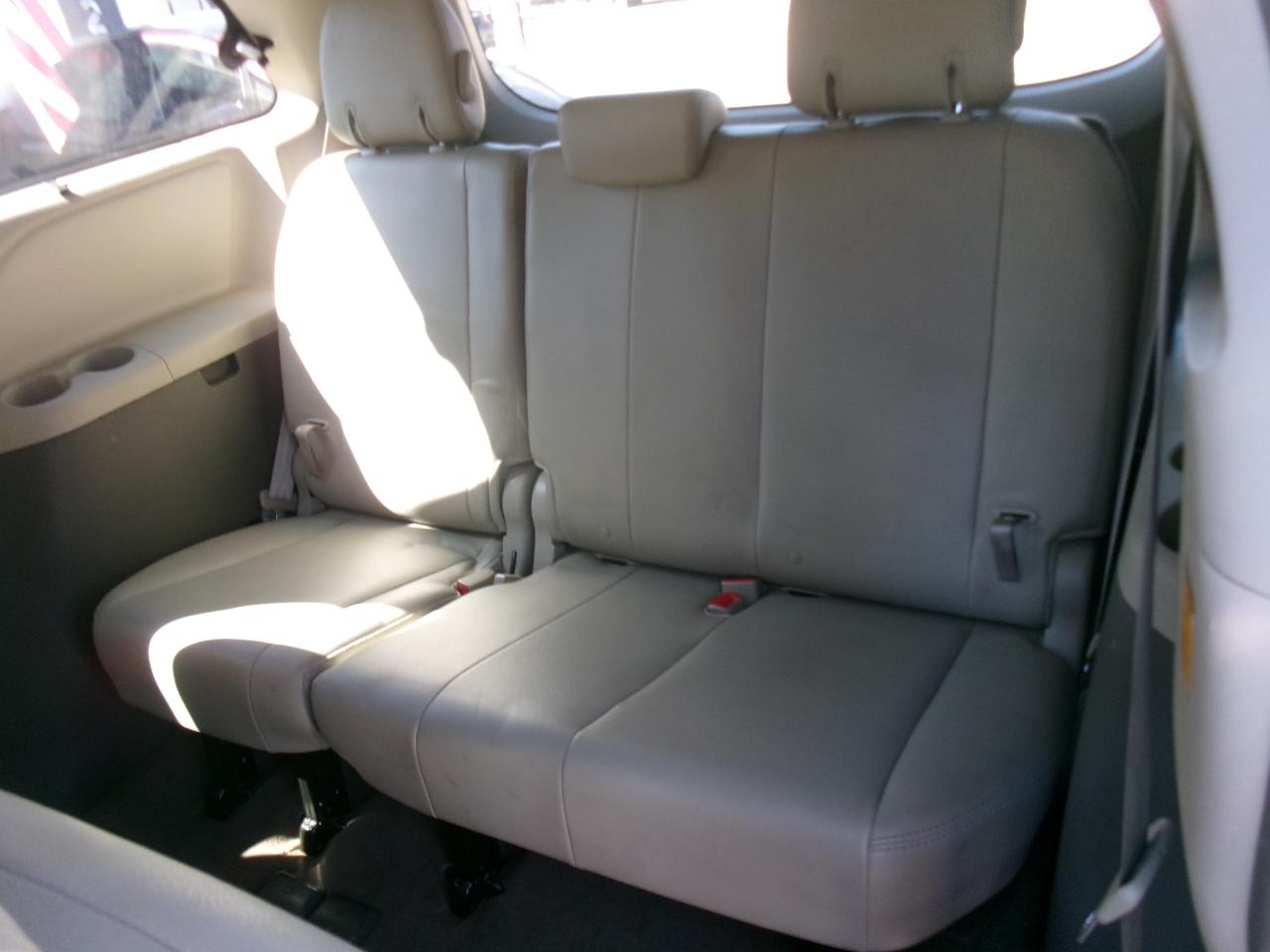 Toyota Sienna XLE FWD 8-Passenger V6 2012