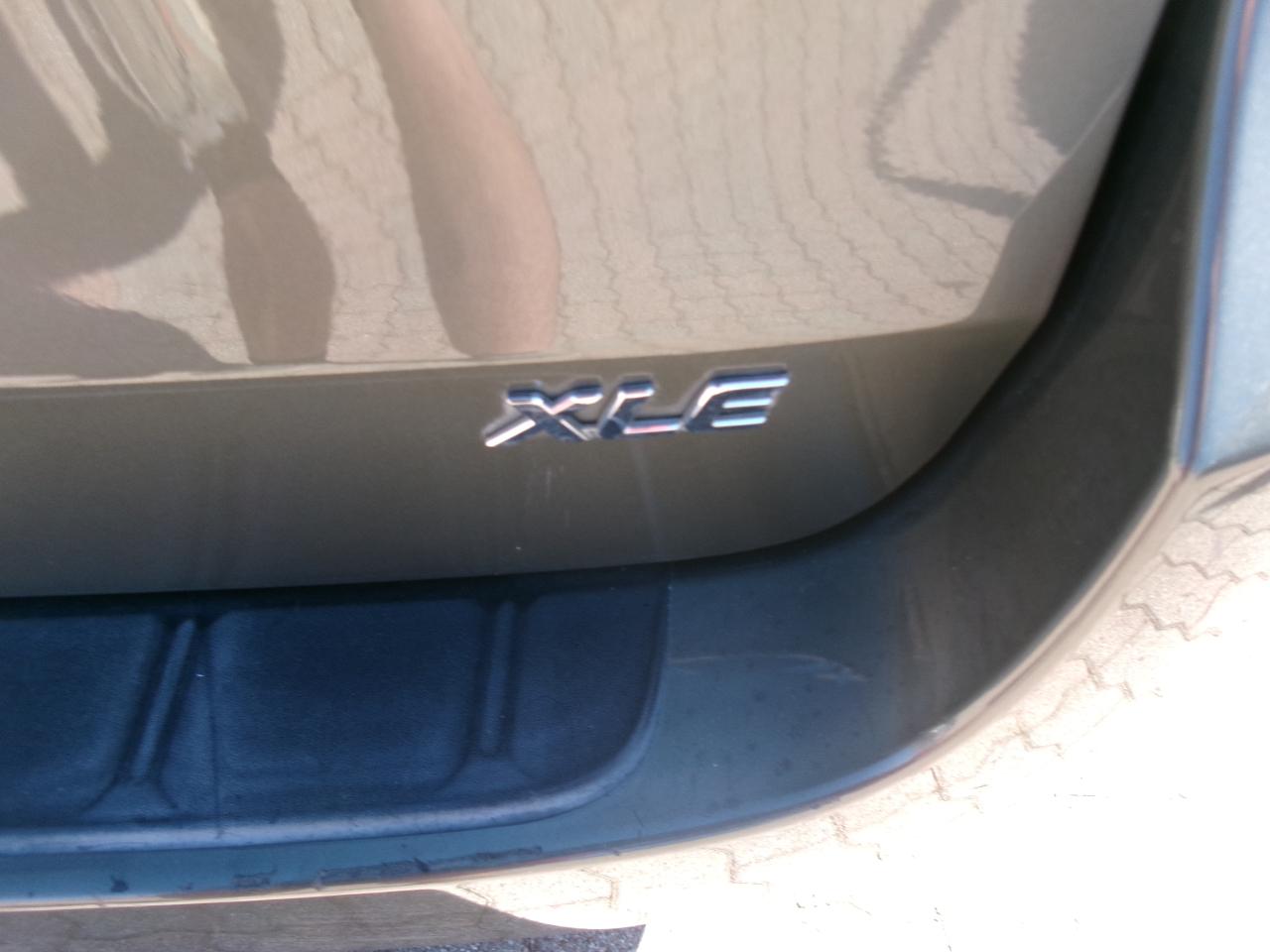Toyota Sienna XLE FWD 8-Passenger V6 2012