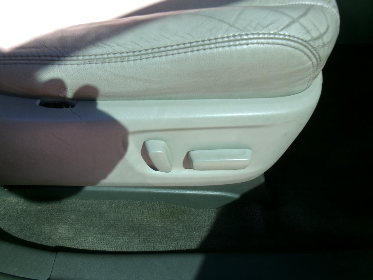 Toyota Sienna XLE FWD 8-Passenger V6 2012