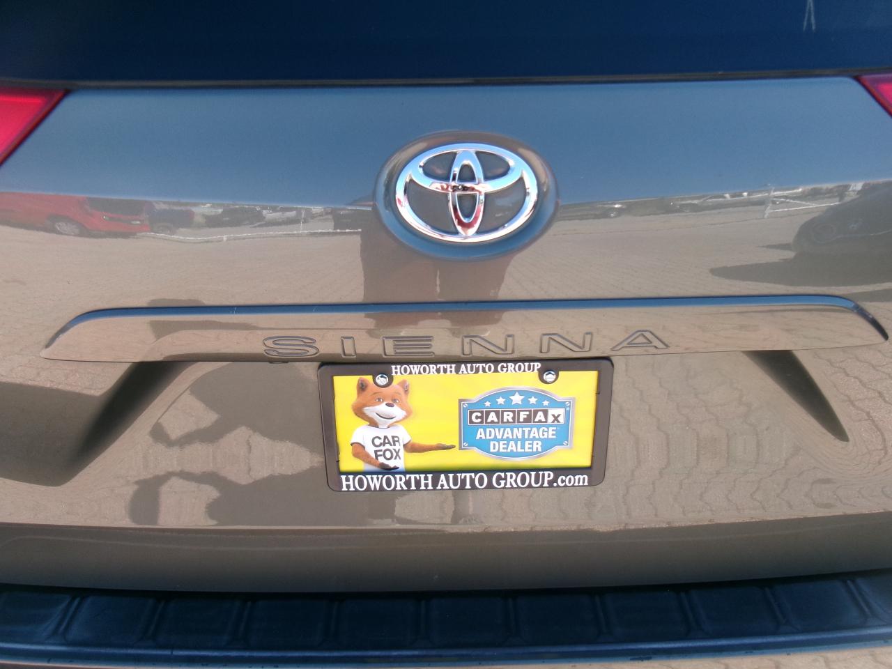 Toyota Sienna XLE FWD 8-Passenger V6 2012