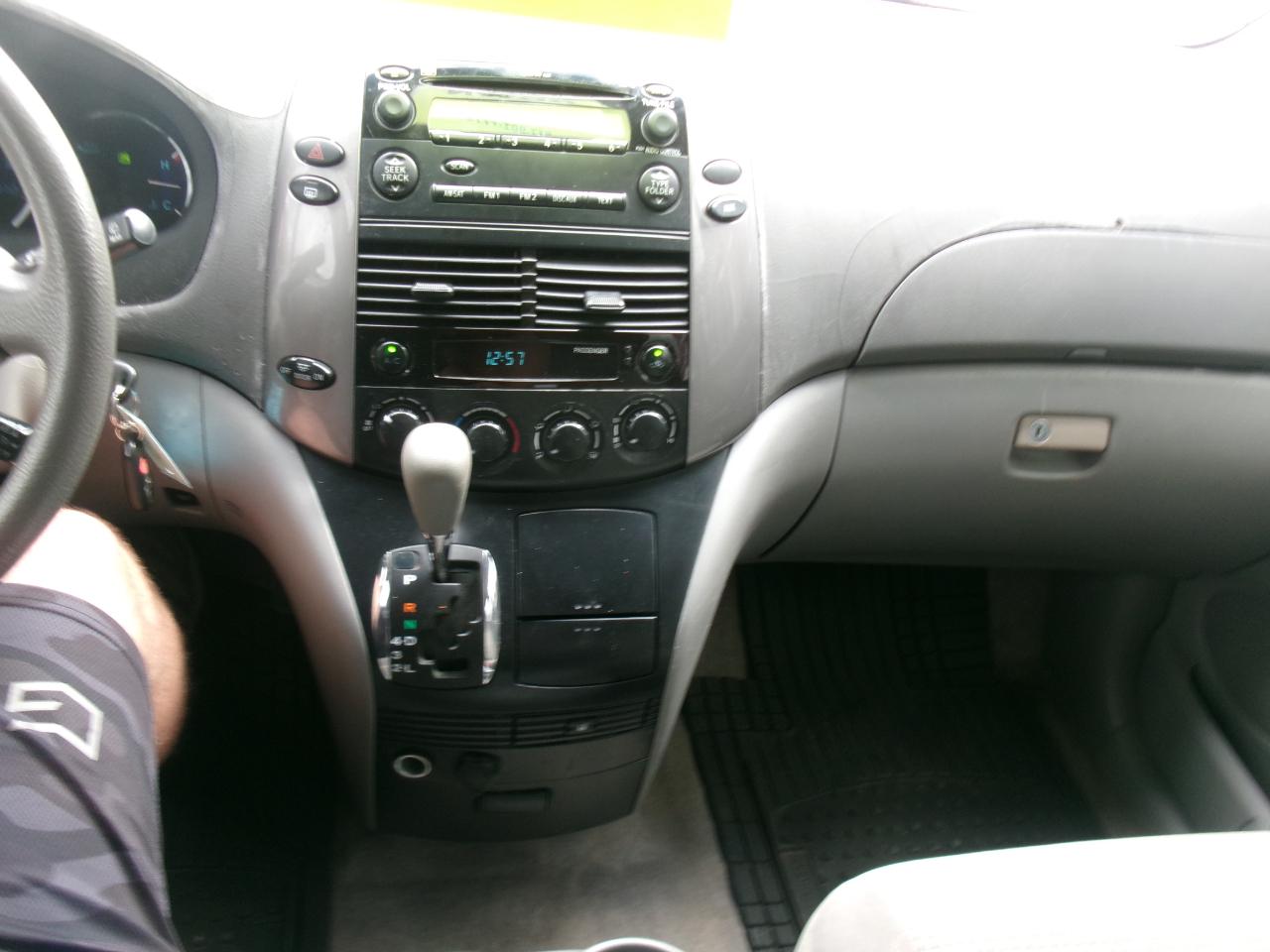 Toyota Sienna LE FWD 8-Passenger Seating 2008