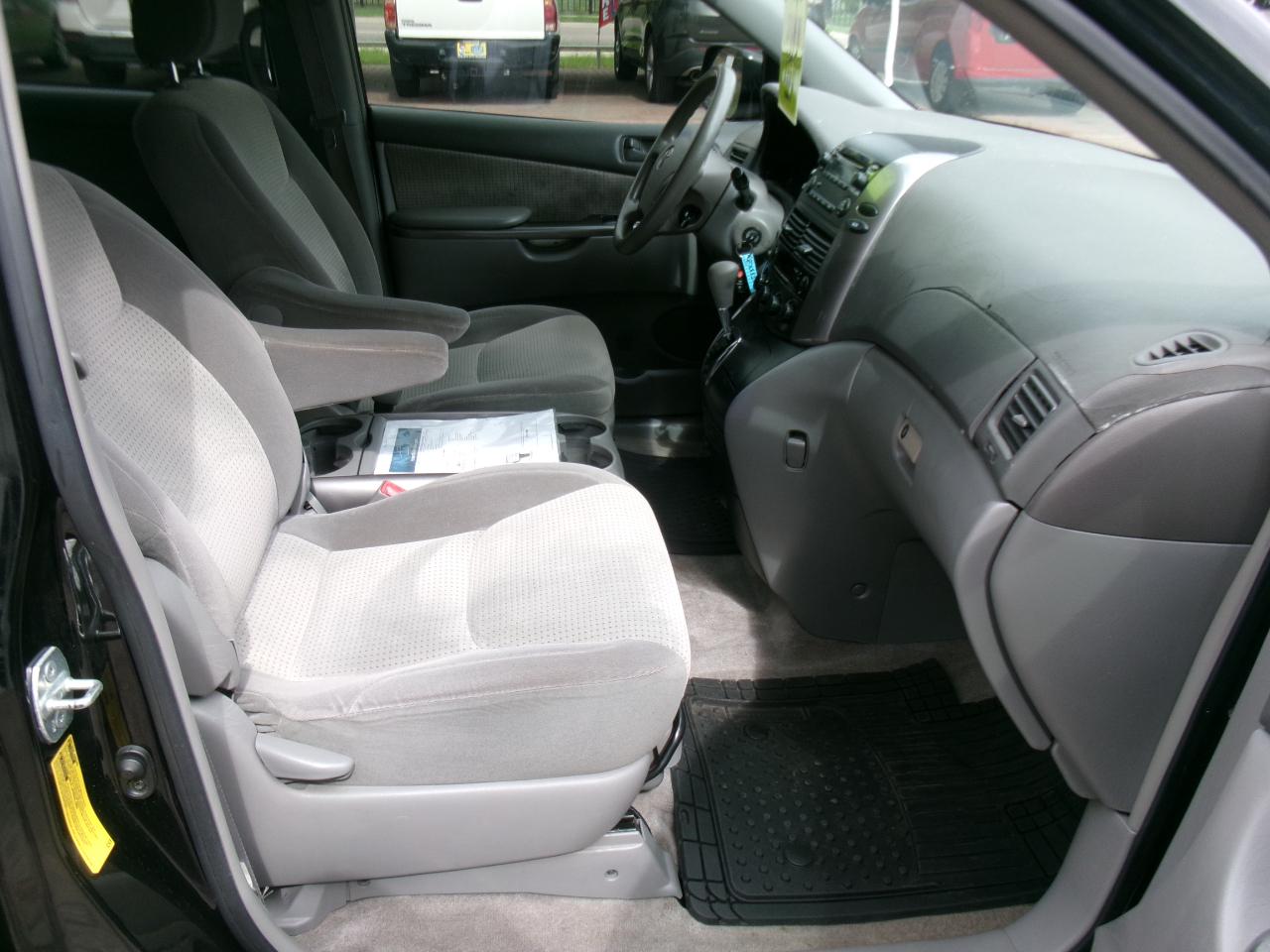 Toyota Sienna LE FWD 8-Passenger Seating 2008