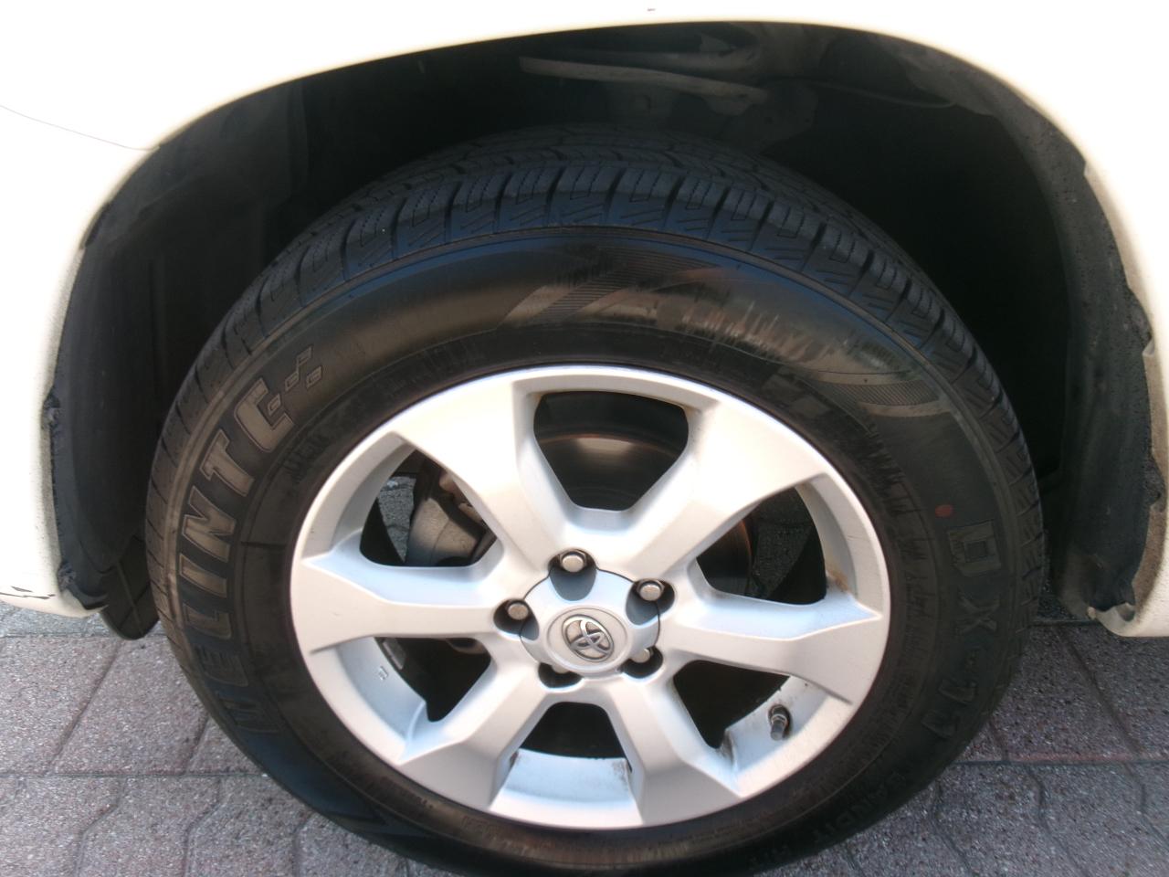 Toyota RAV4 Limited I4 2WD 2010