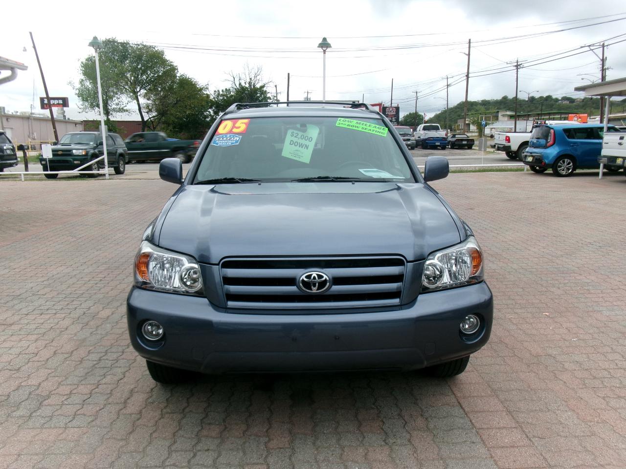 Toyota Highlander V6 2WD with 3rd-Row Seat 2005