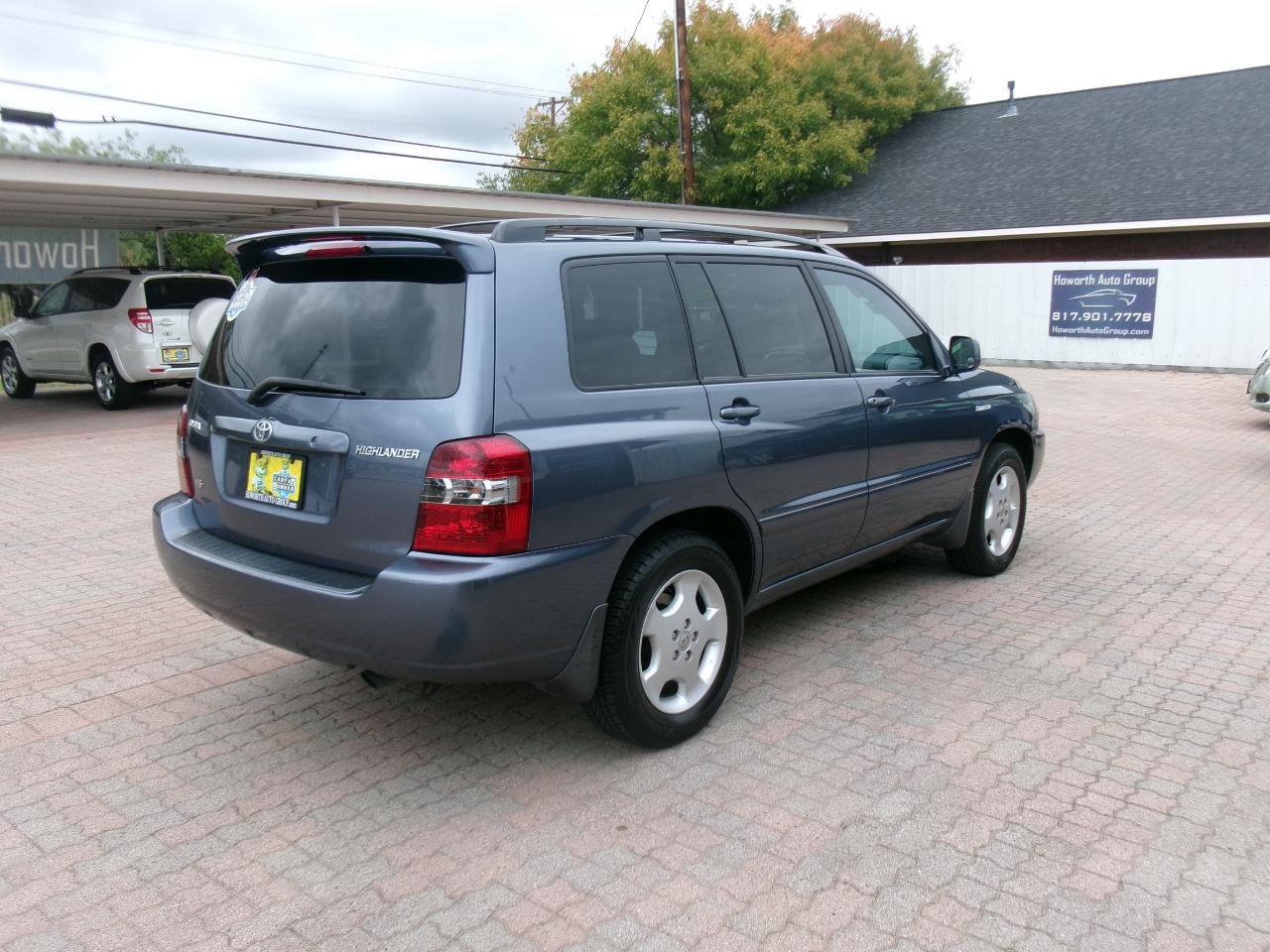Toyota Highlander V6 2WD with 3rd-Row Seat 2005