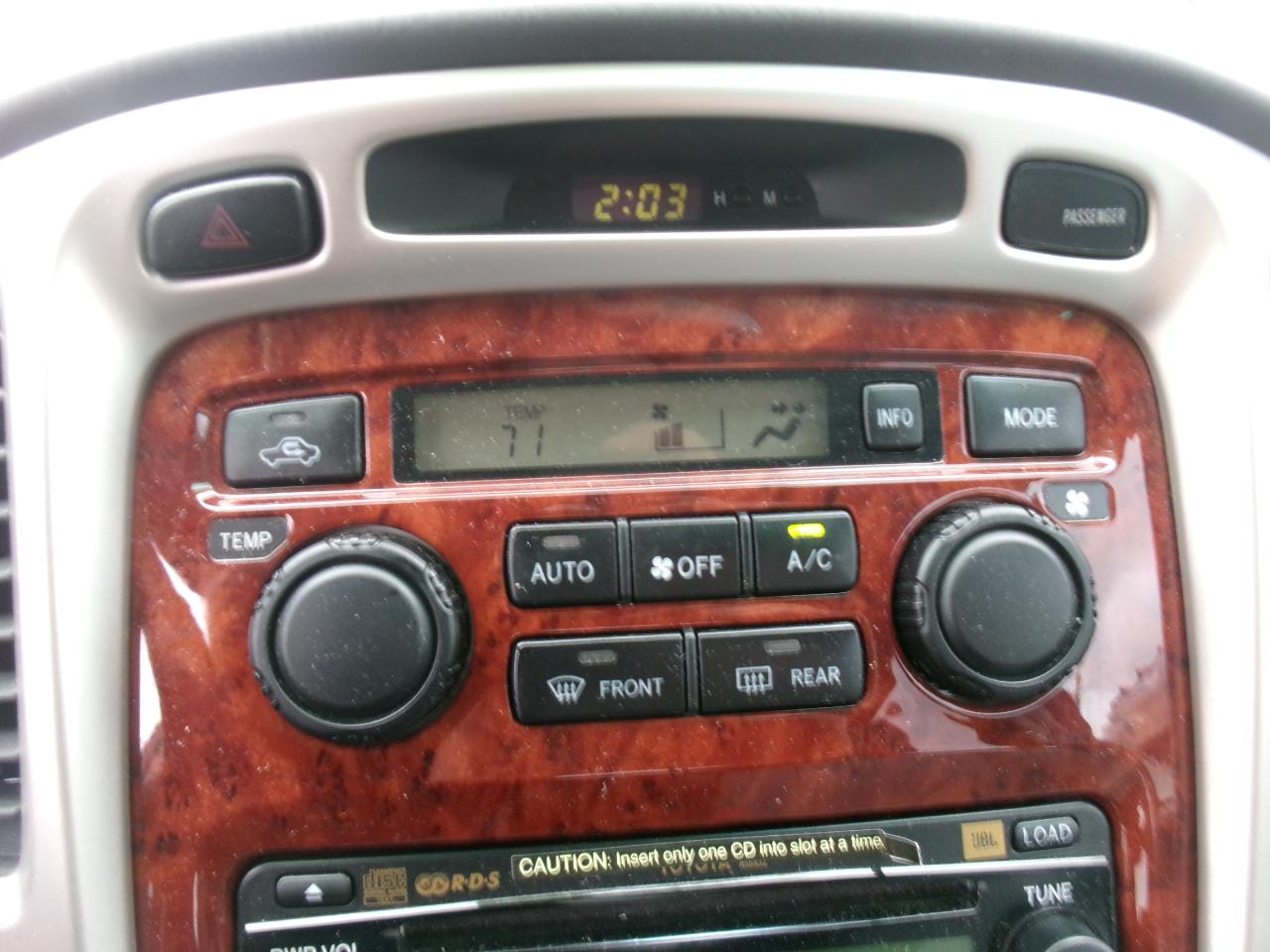 Toyota Highlander V6 2WD with 3rd-Row Seat 2005