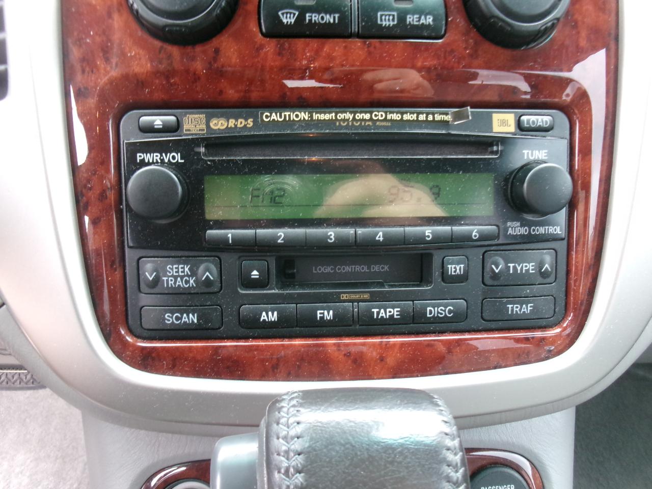 Toyota Highlander V6 2WD with 3rd-Row Seat 2005