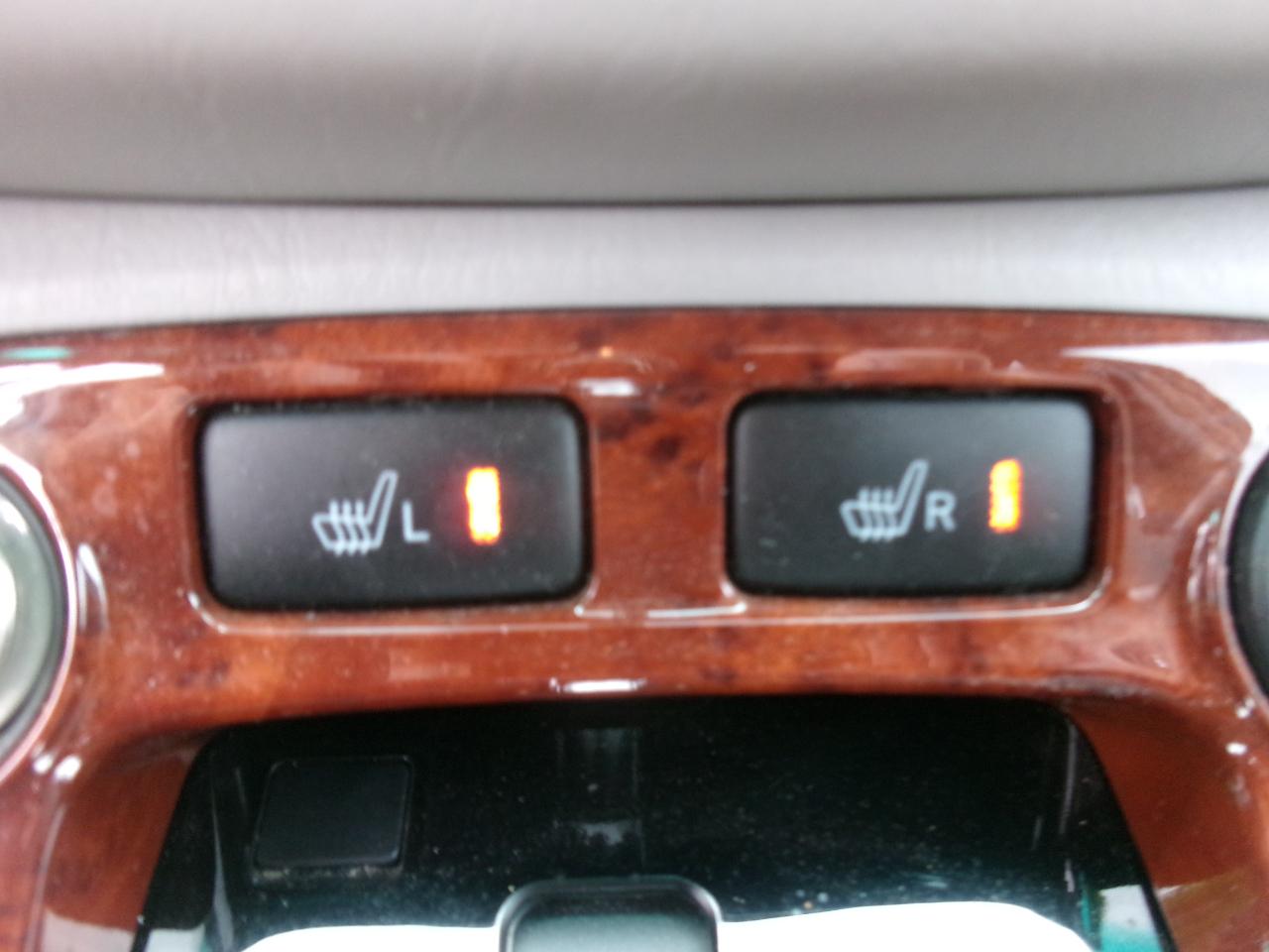 Toyota Highlander V6 2WD with 3rd-Row Seat 2005