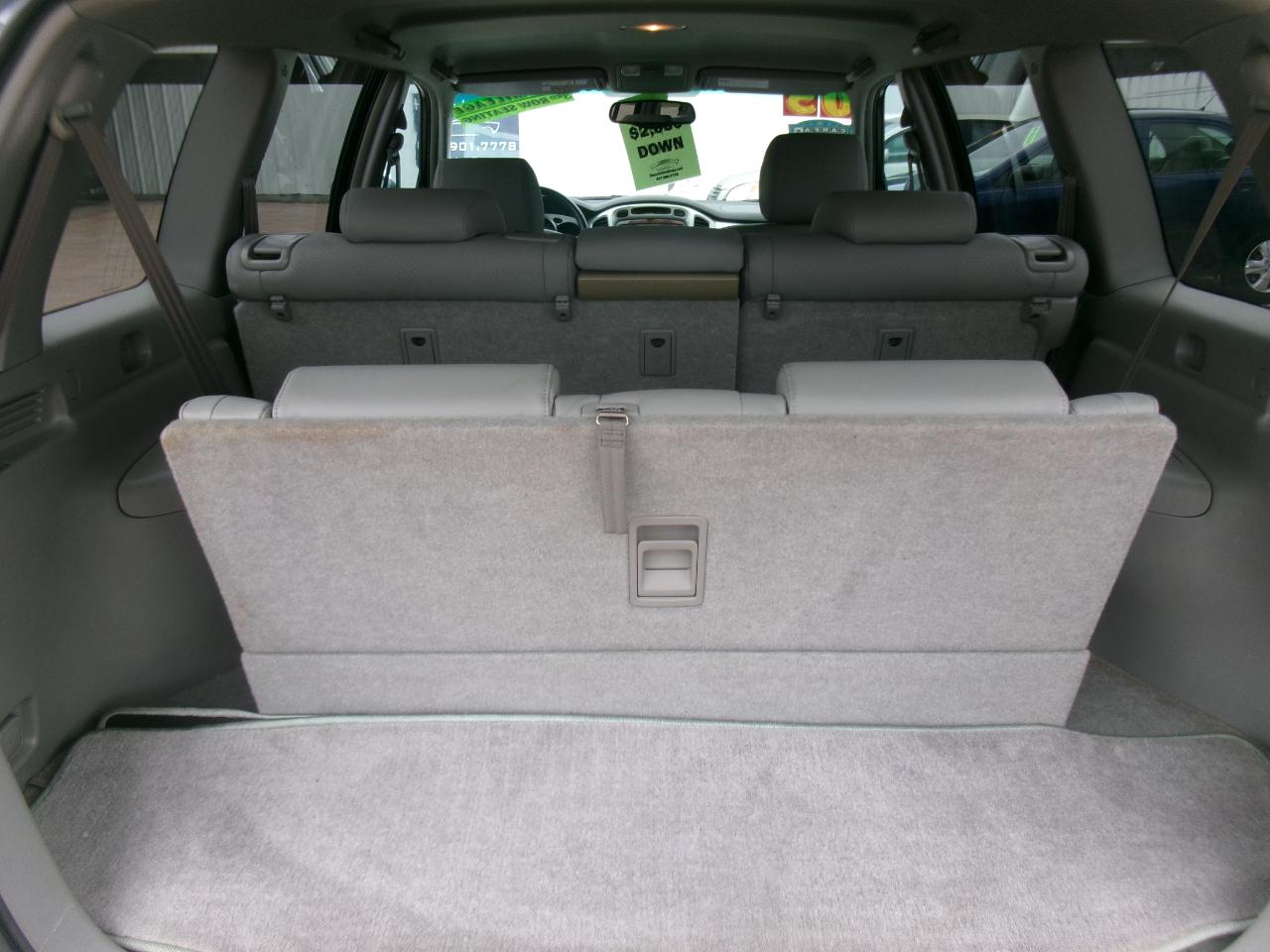Toyota Highlander V6 2WD with 3rd-Row Seat 2005