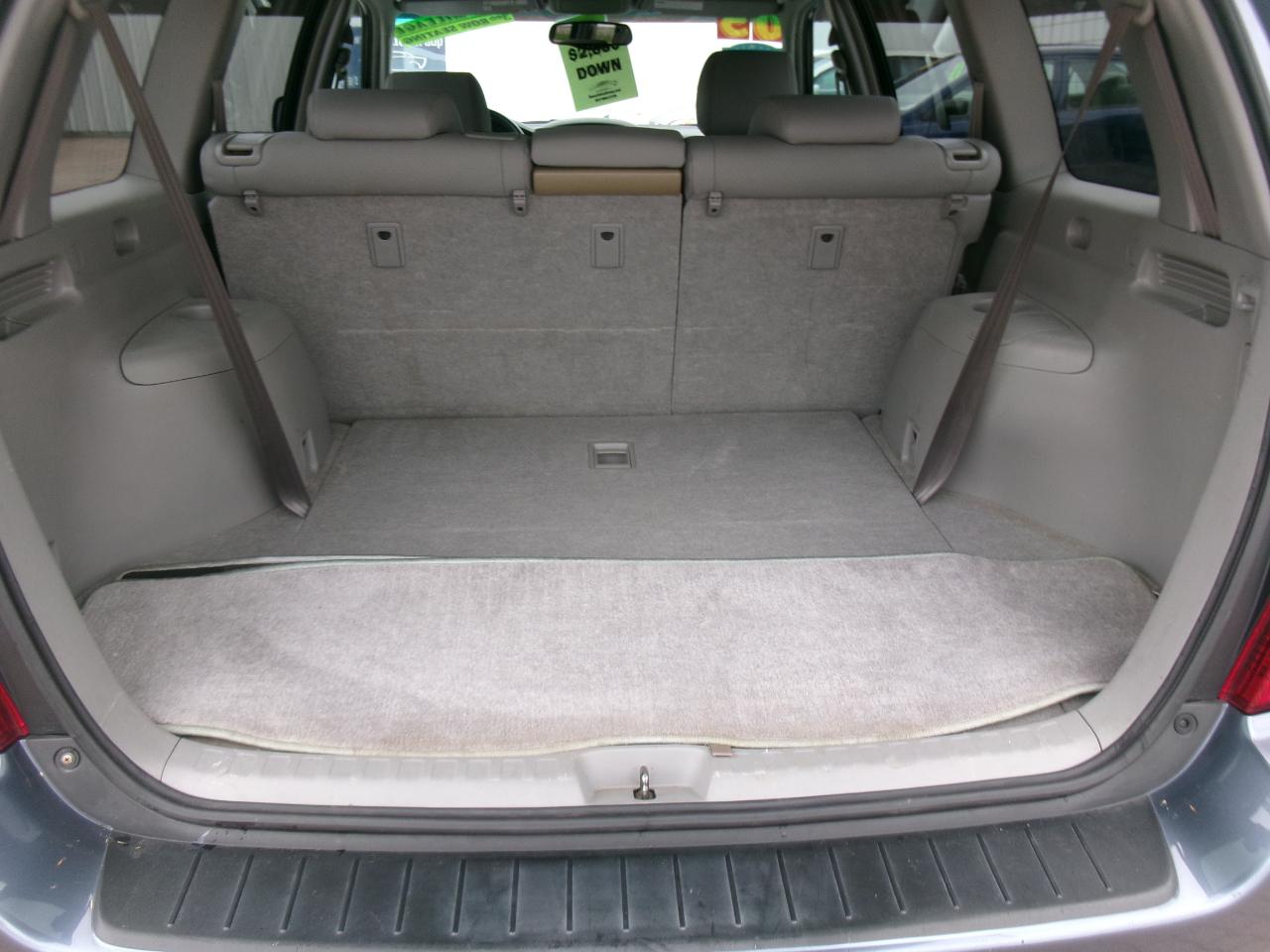 Toyota Highlander V6 2WD with 3rd-Row Seat 2005