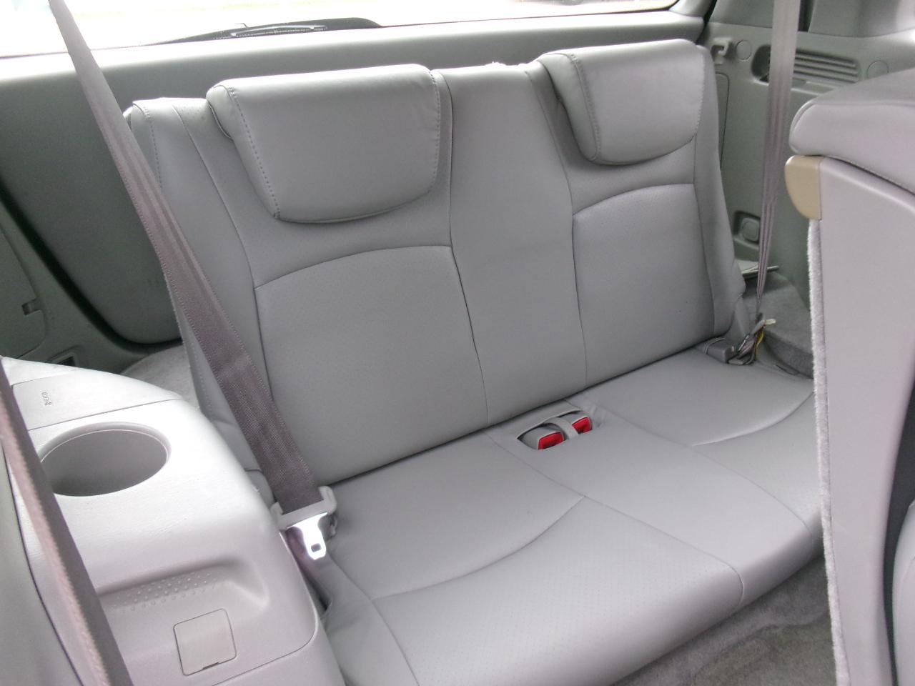 Toyota Highlander V6 2WD with 3rd-Row Seat 2005
