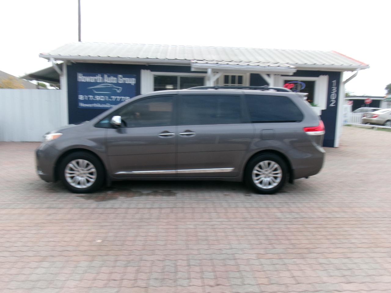 Toyota Sienna XLE FWD 8-Passenger V6 2014