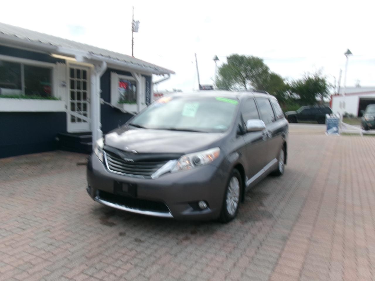 Toyota Sienna XLE FWD 8-Passenger V6 2014