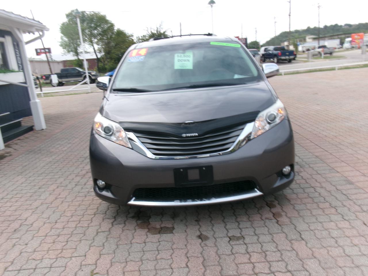 Toyota Sienna XLE FWD 8-Passenger V6 2014