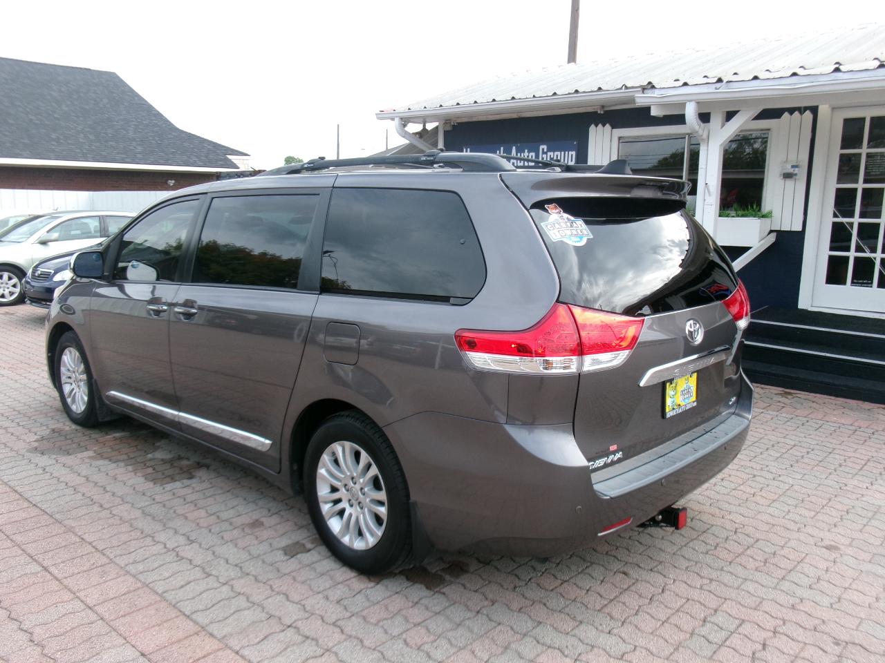 Toyota Sienna XLE FWD 8-Passenger V6 2014