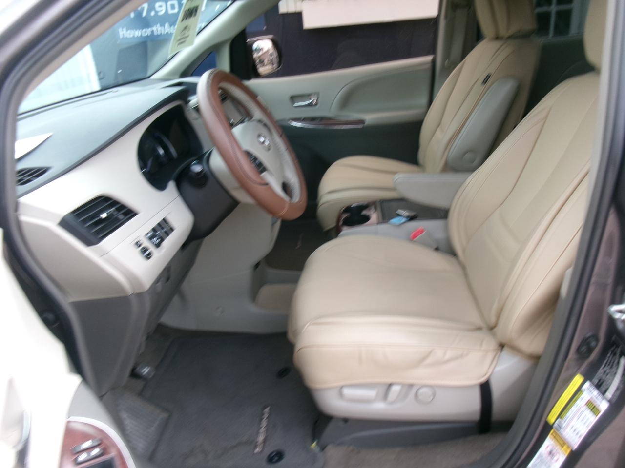 Toyota Sienna XLE FWD 8-Passenger V6 2014