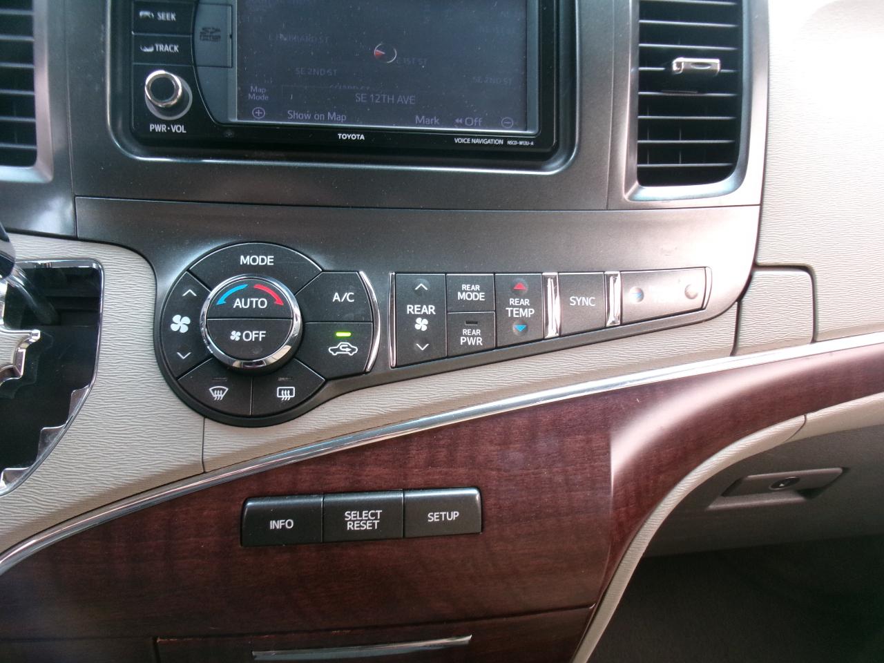 Toyota Sienna XLE FWD 8-Passenger V6 2014