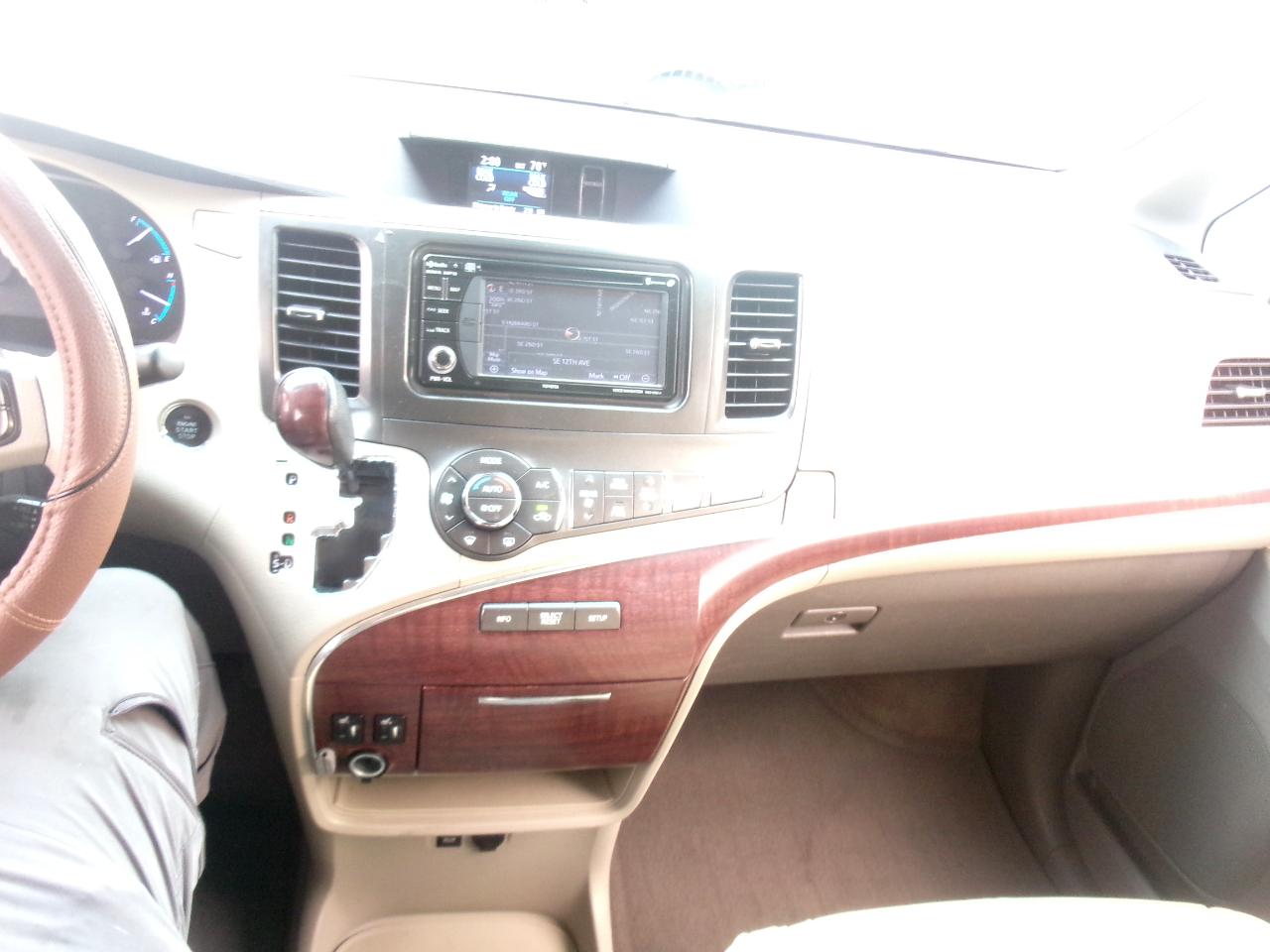 Toyota Sienna XLE FWD 8-Passenger V6 2014