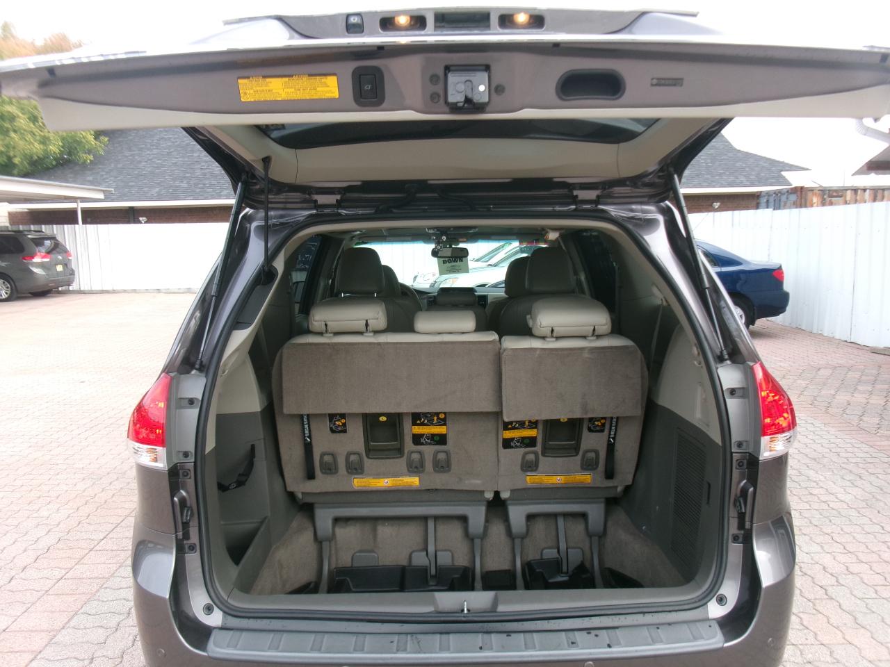 Toyota Sienna XLE FWD 8-Passenger V6 2014