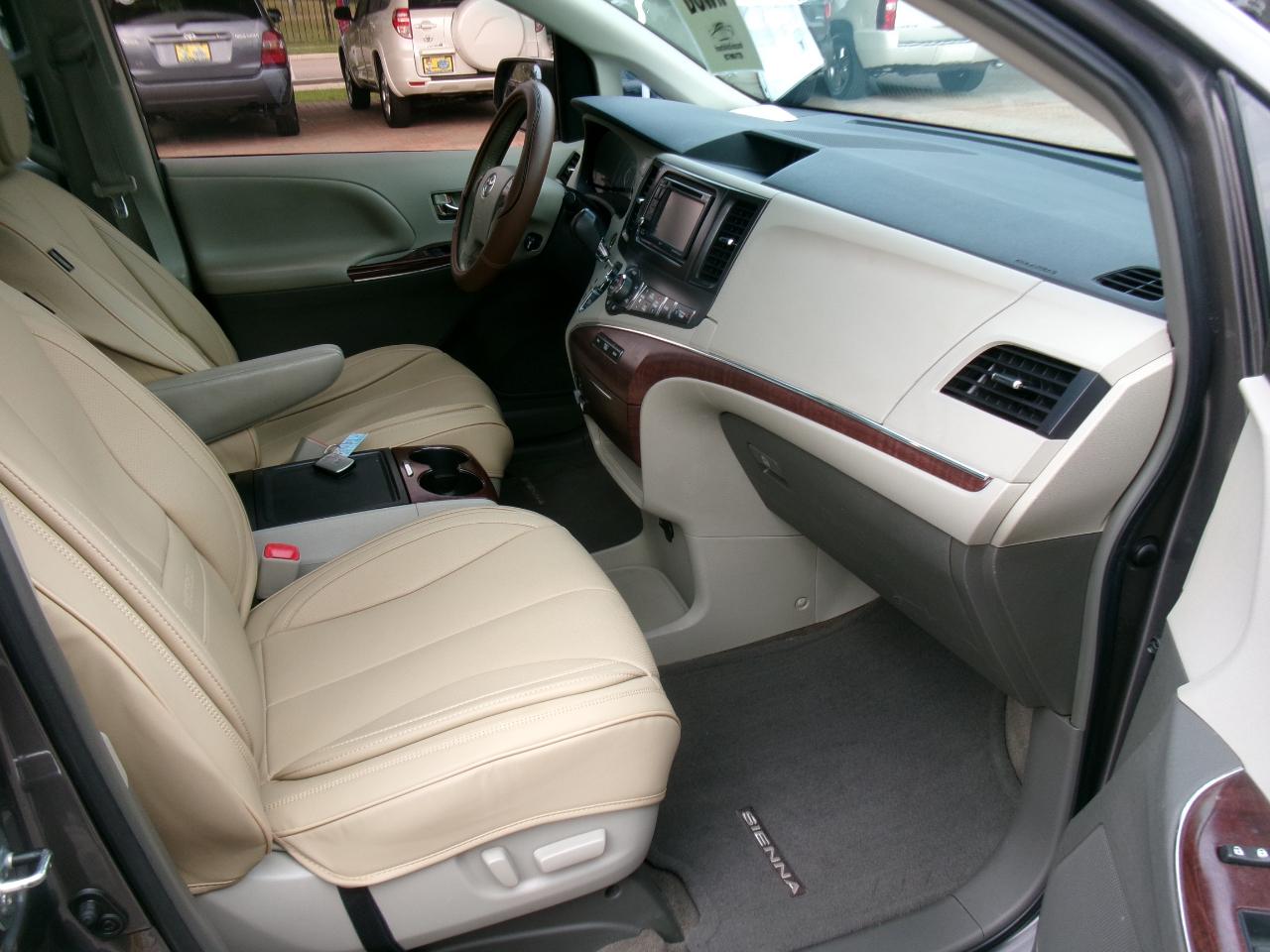 Toyota Sienna XLE FWD 8-Passenger V6 2014