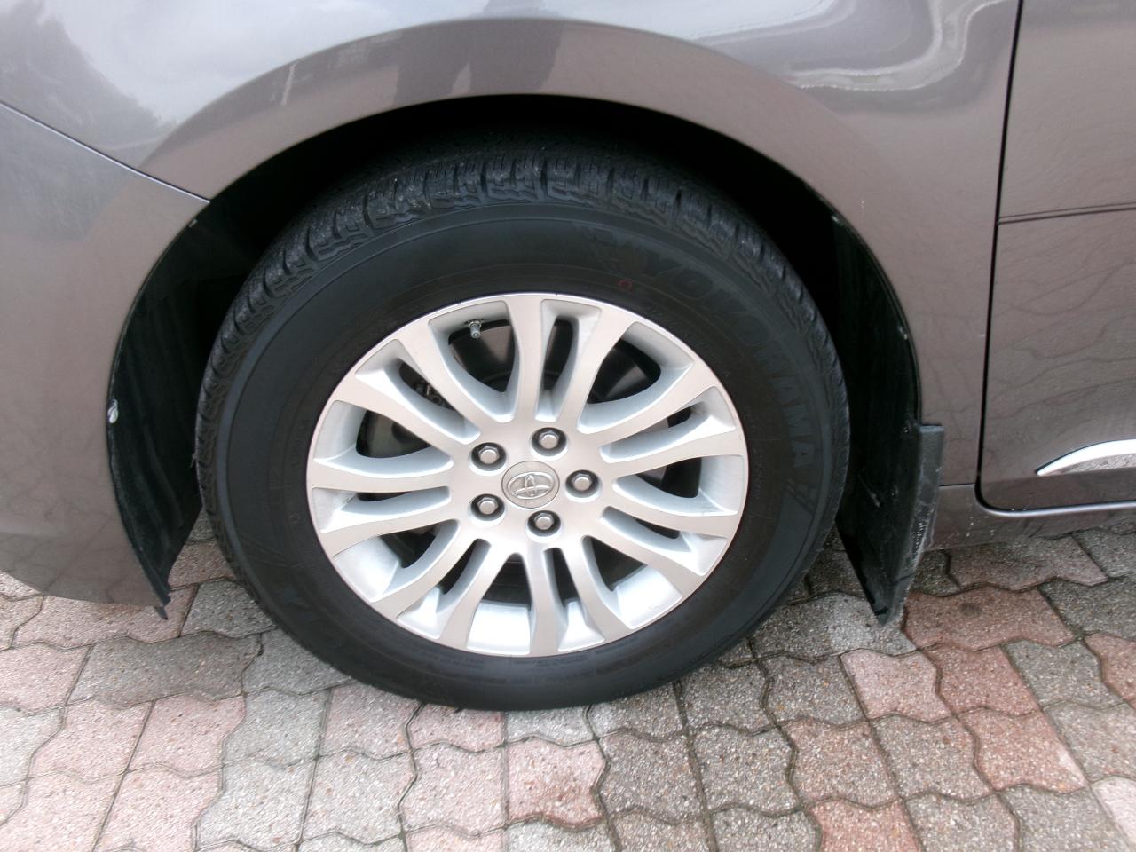 Toyota Sienna XLE FWD 8-Passenger V6 2014