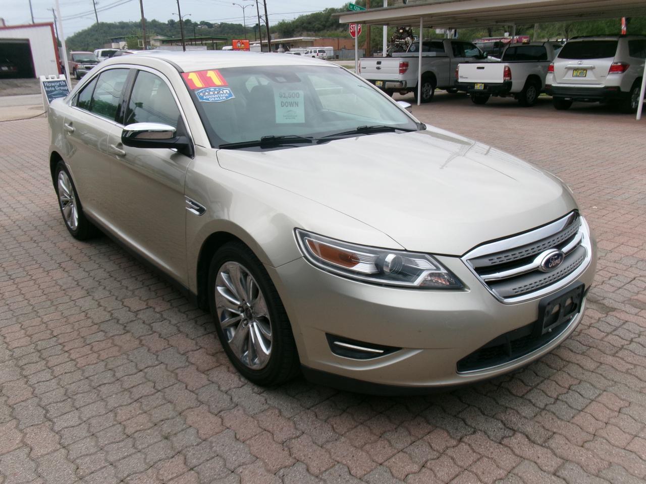 Ford Taurus Limited FWD 2011