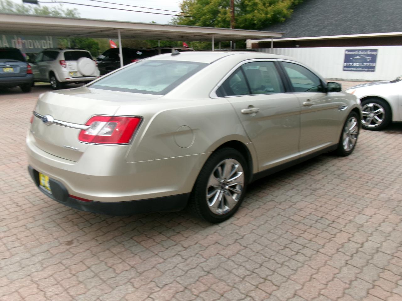 Ford Taurus Limited FWD 2011