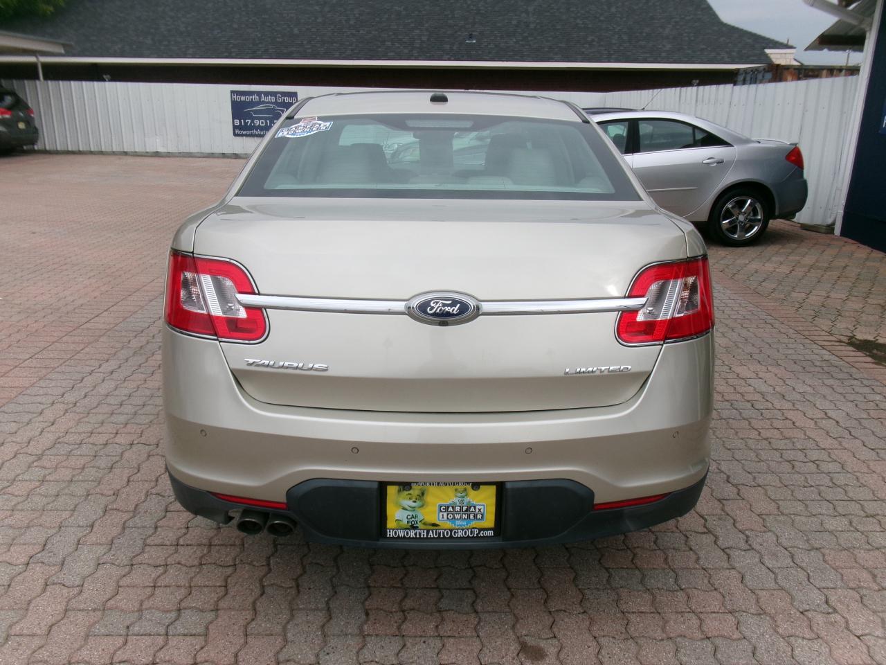 Ford Taurus Limited FWD 2011
