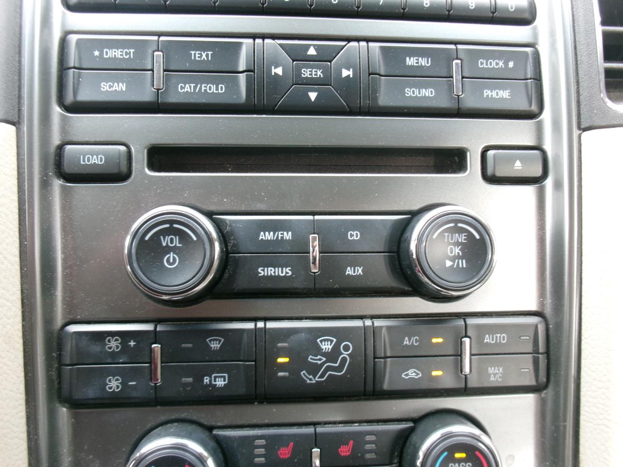 Ford Taurus Limited FWD 2011