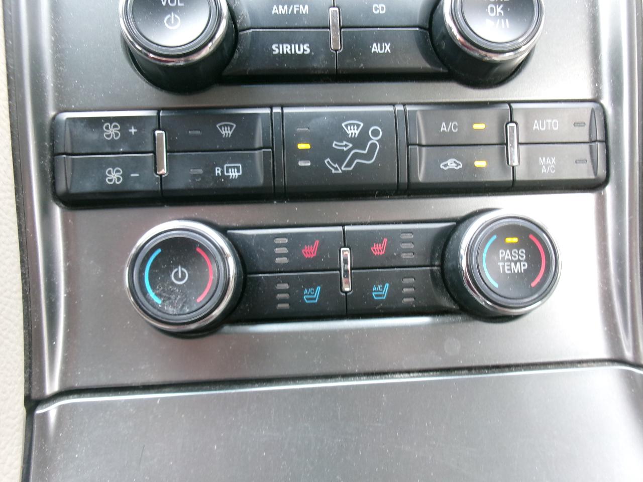 Ford Taurus Limited FWD 2011