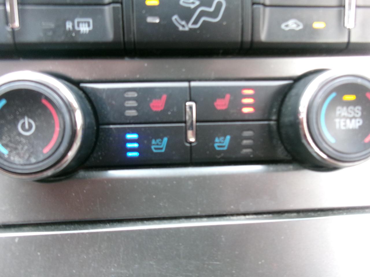 Ford Taurus Limited FWD 2011