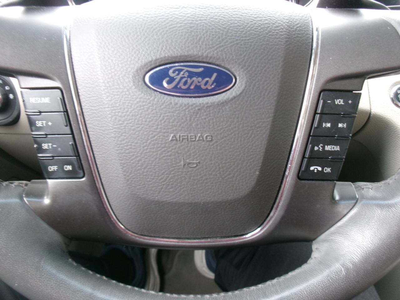 Ford Taurus Limited FWD 2011
