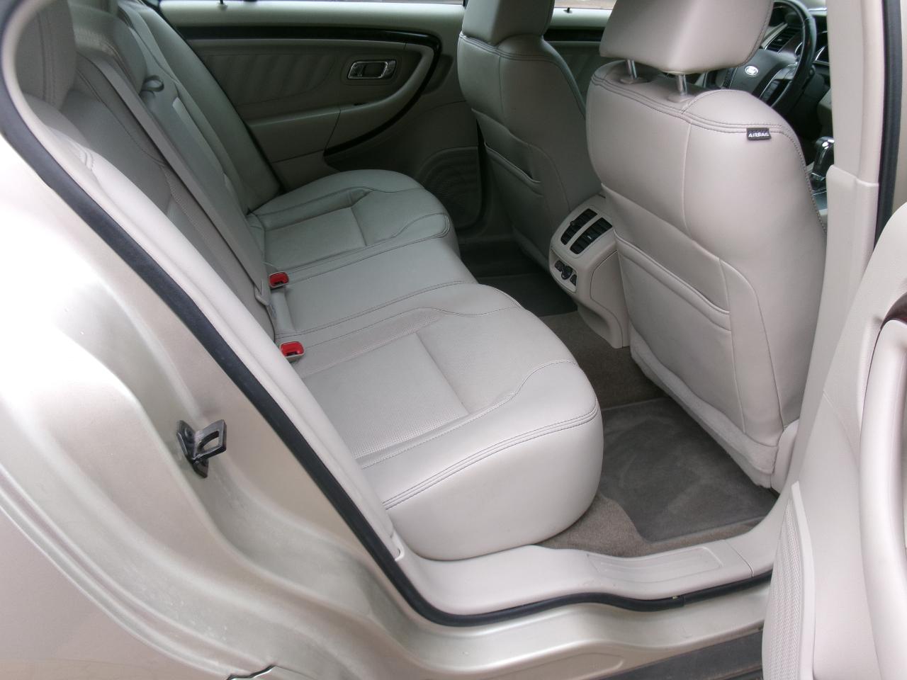 Ford Taurus Limited FWD 2011