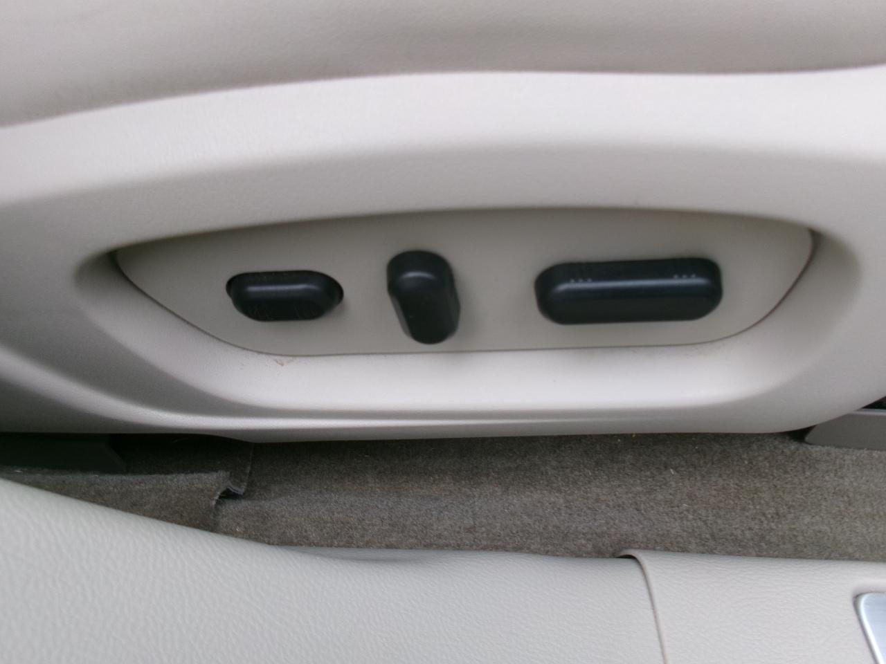 Ford Taurus Limited FWD 2011