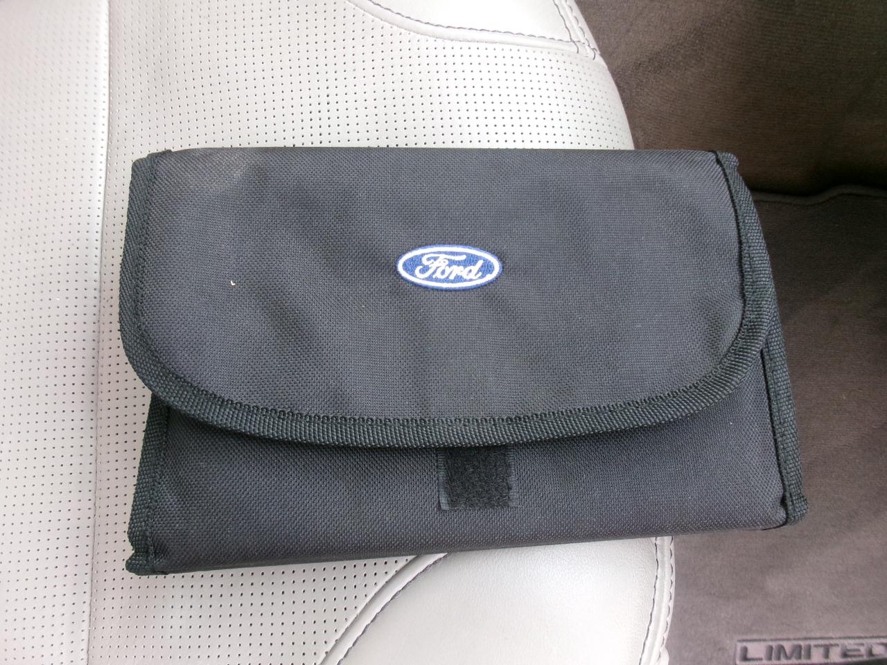 Ford Taurus Limited FWD 2011