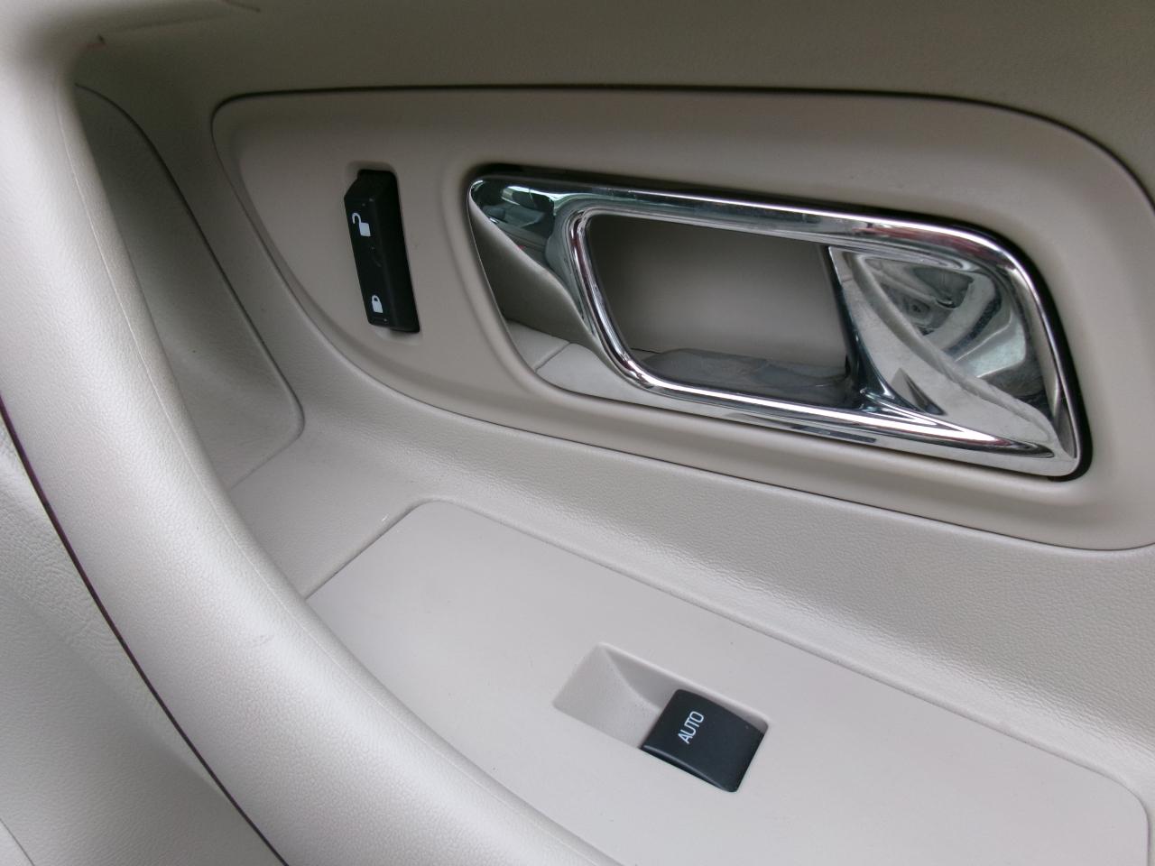 Ford Taurus Limited FWD 2011