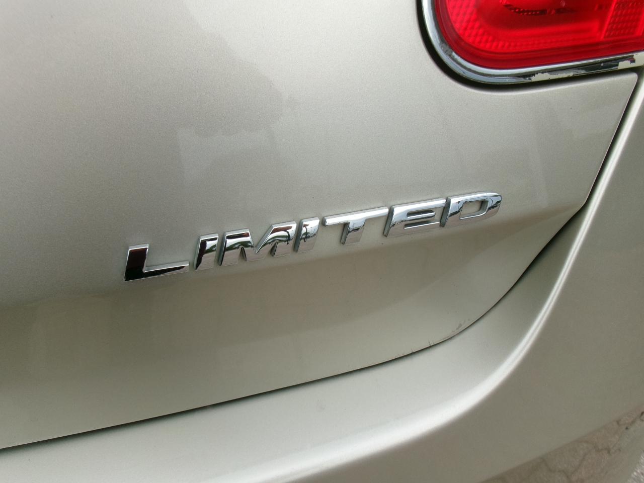 Ford Taurus Limited FWD 2011