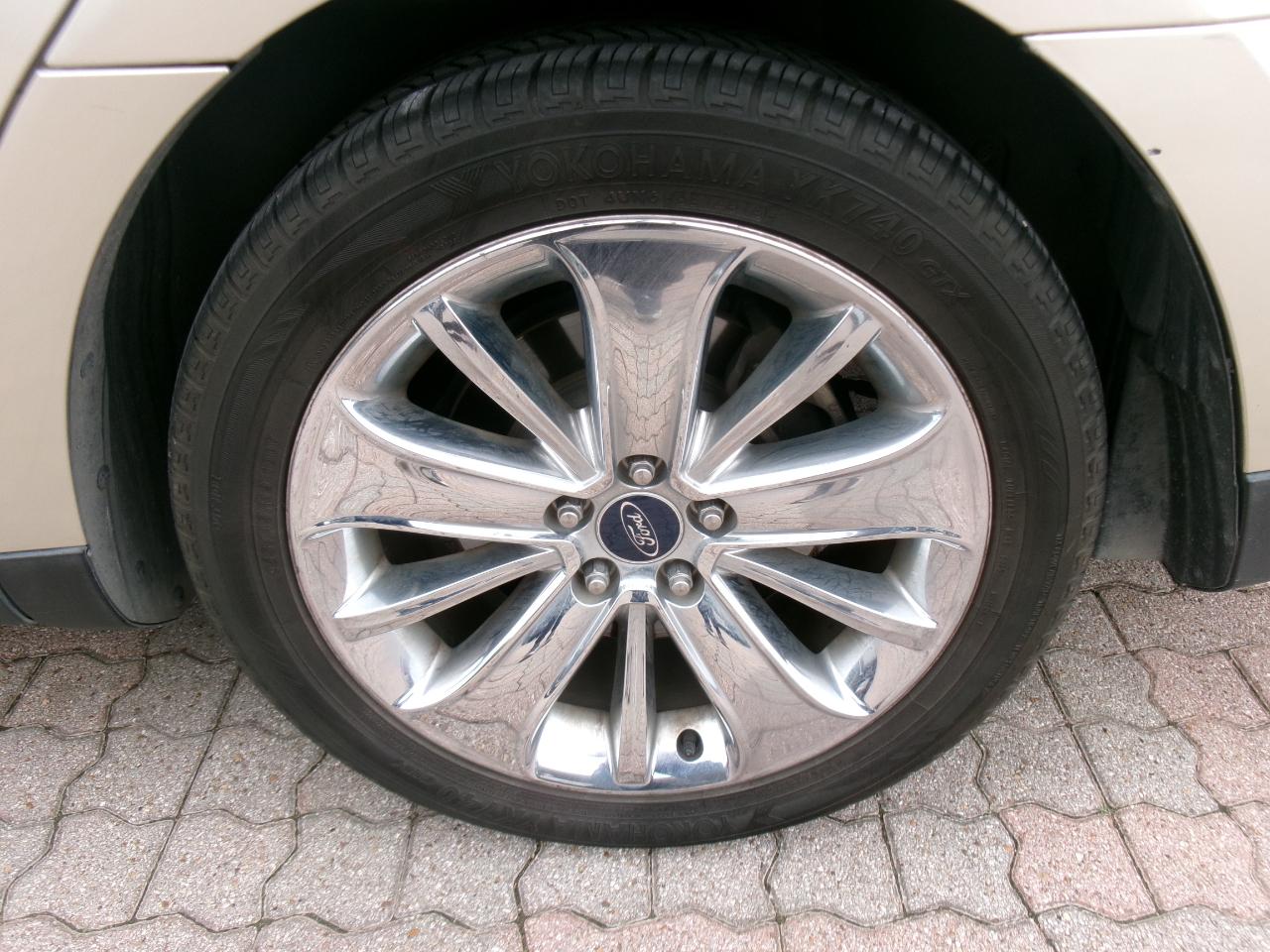 Ford Taurus Limited FWD 2011