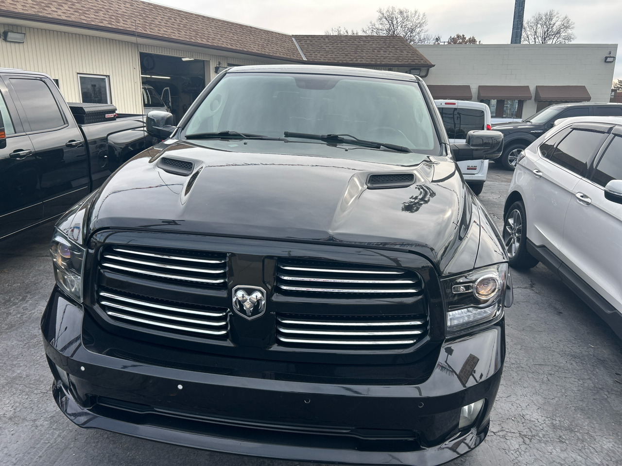 2015 Ram 1500 Sport photo 2