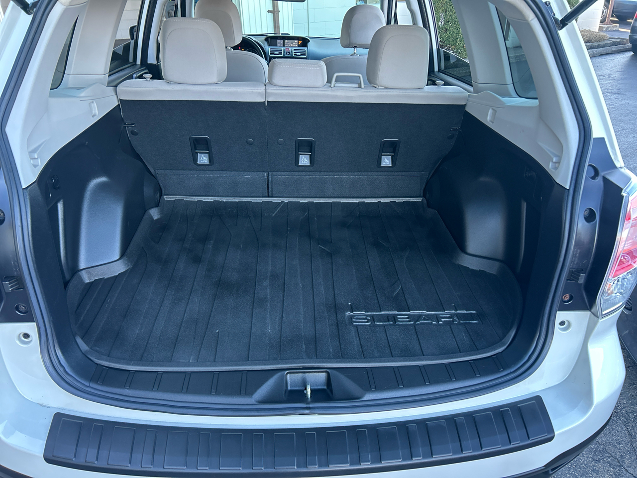 2017 Subaru Forester 2.5i Premium photo 4