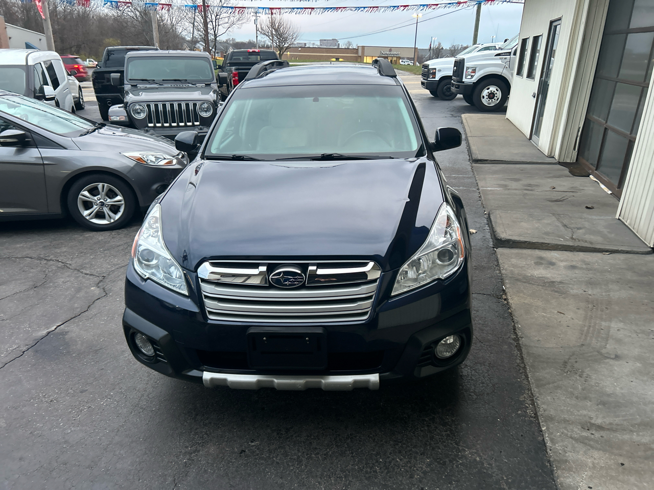 2014 Subaru Outback 2.5i Limited photo 2